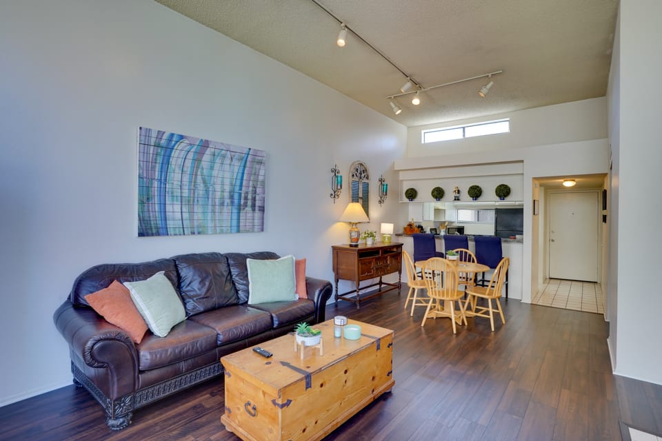 1 Mi to the Ocean: Long Beach Condo w/ Pool Access Apartment in Long Beach