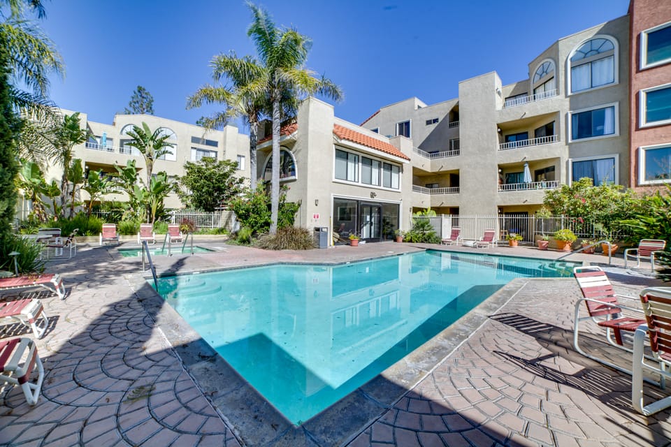 1 Mi to the Ocean: Long Beach Condo w/ Pool Access Apartment in Long Beach