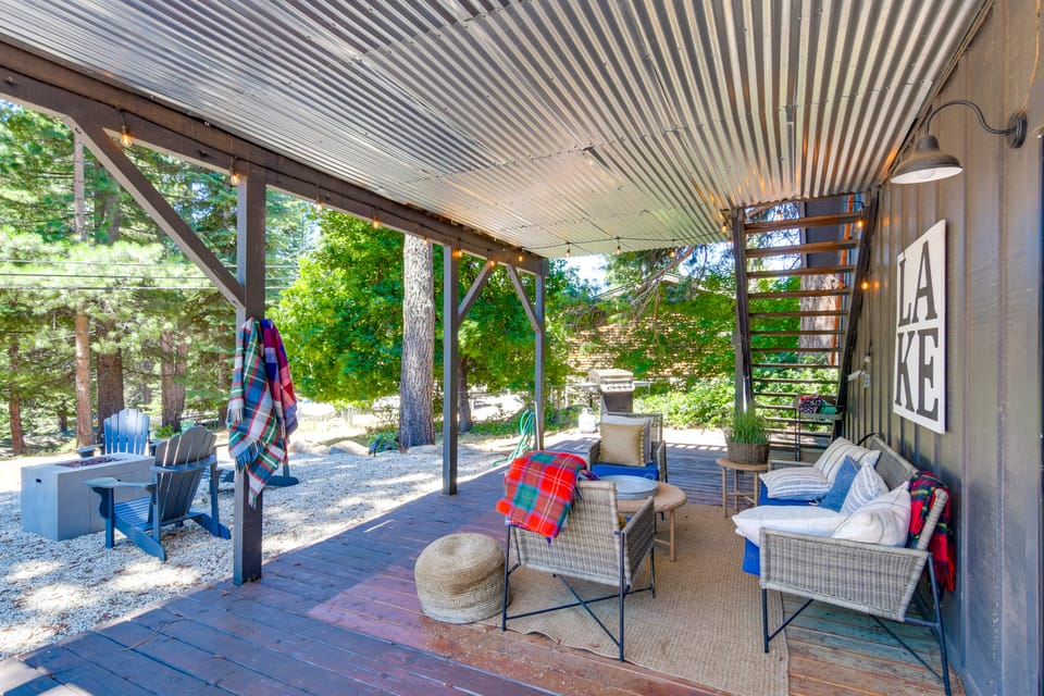 East Shore Peninsula Cabin w/ Pickleball Court House in Lake Almanor