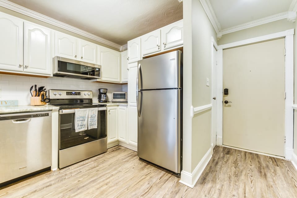 Walk to Ocean: Unit w/ 2 Balconies in Myrtle Beach Apartment in South Carolina