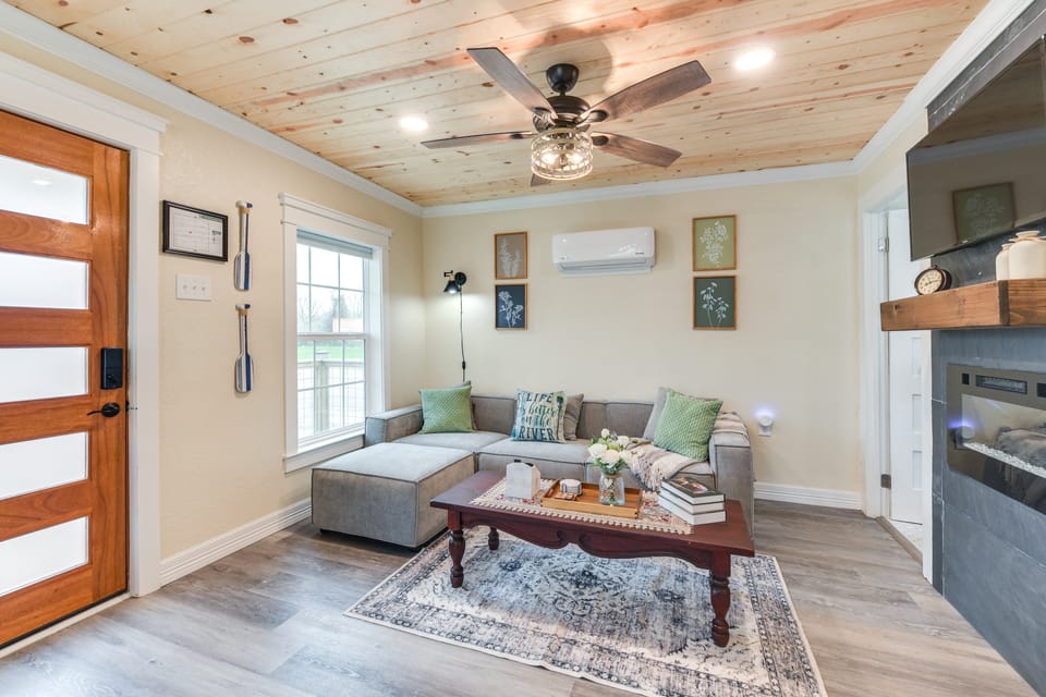 2 Mi to Dtwn: Chic Waco Studio w/ Fire Pit! Apartment in Waco