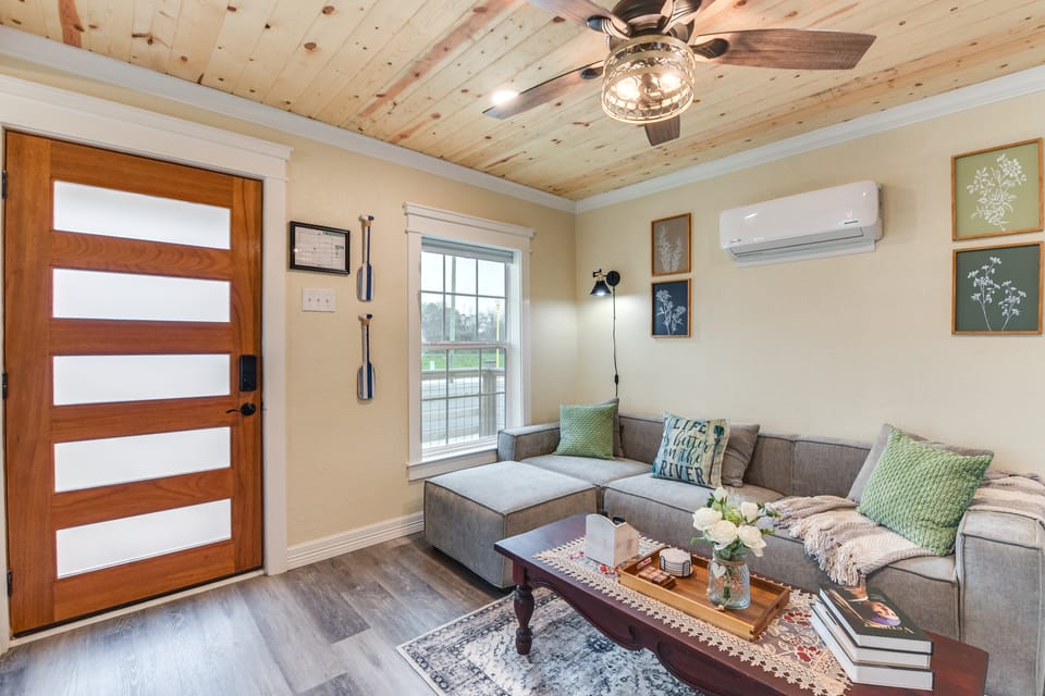 2 Mi to Dtwn: Chic Waco Studio w/ Fire Pit! Apartment in Waco