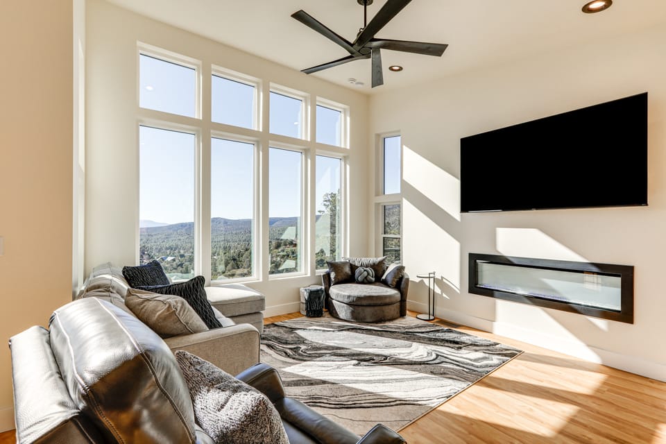 Hot Tub & Panoramic Mtn Views: Pine Retreat! House in Pine