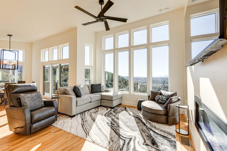 Hot Tub & Panoramic Mtn Views: Pine Retreat! House in Pine
