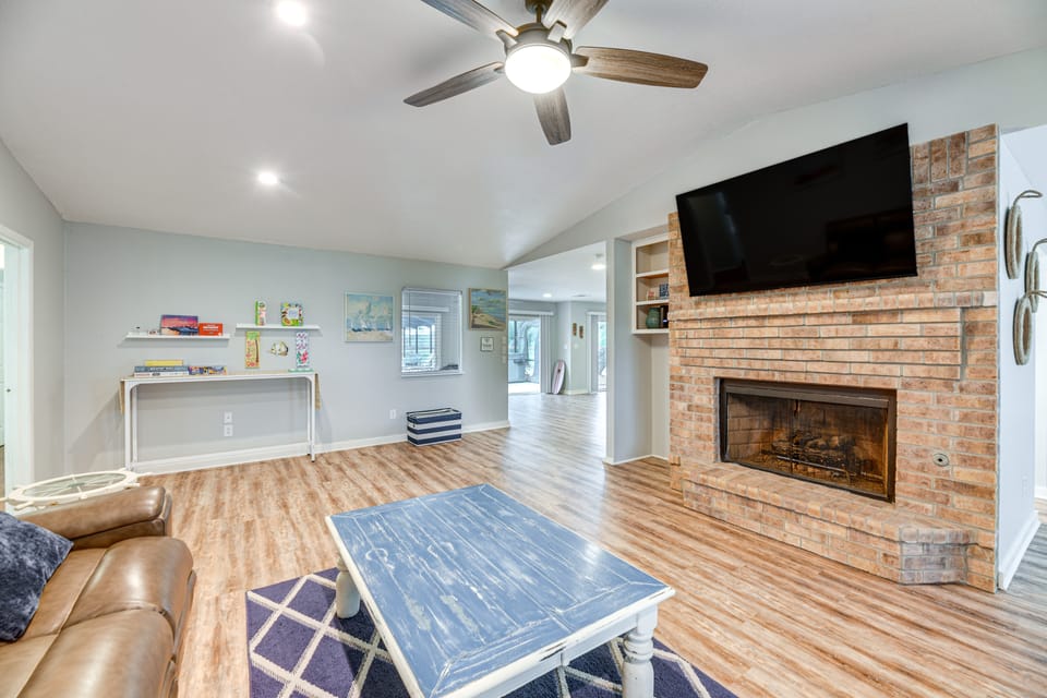 4 Mi to Beach: Gem w/ Private Pool in Rockport House in Texas
