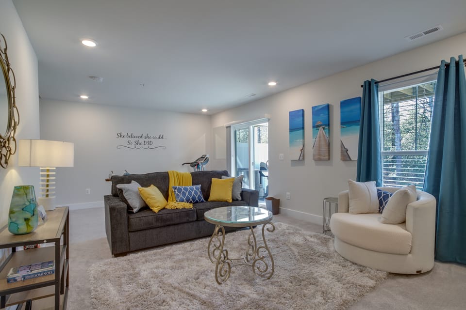3 Mi to Ocean City Boardwalk: Townhome w/ 2 Decks Apartment in Worcester County
