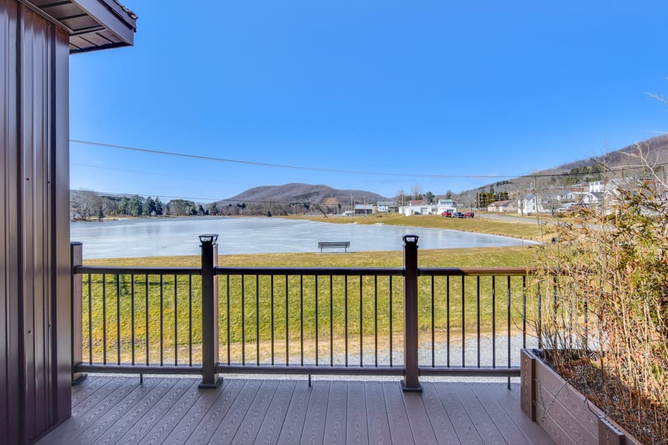 Smethport Vacation Rental w/ Fireplace & Lake View Apartment in Allegheny River