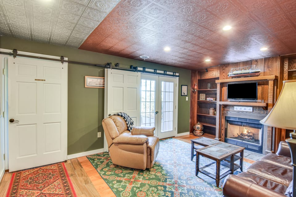 Smethport Vacation Rental w/ Fireplace & Lake View Apartment in Allegheny River