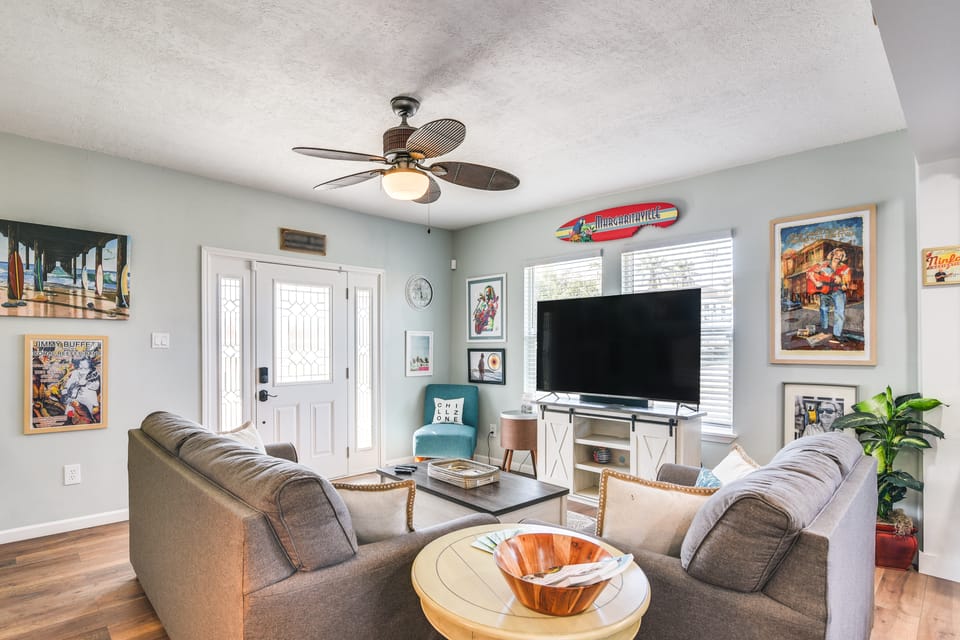 Jimmy Buffet Home w/ Hot Tub & Yard in Galveston! House in Galveston Island