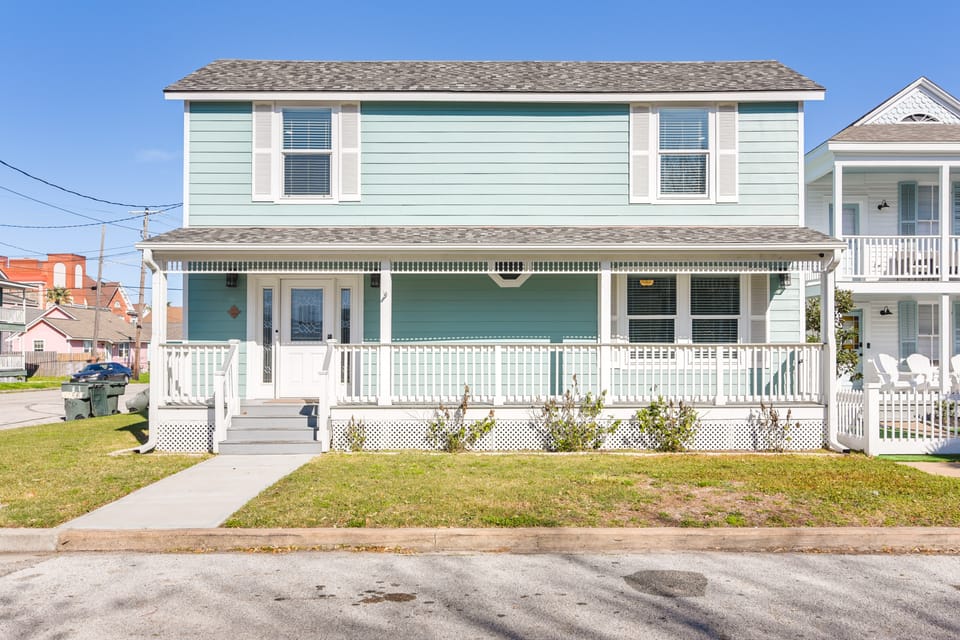 Jimmy Buffet Home w/ Hot Tub & Yard in Galveston! House in Galveston Island