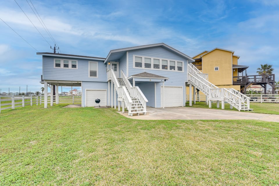 Modern Freeport Home w/ Views: Walk to Beach! House in Surfside Beach
