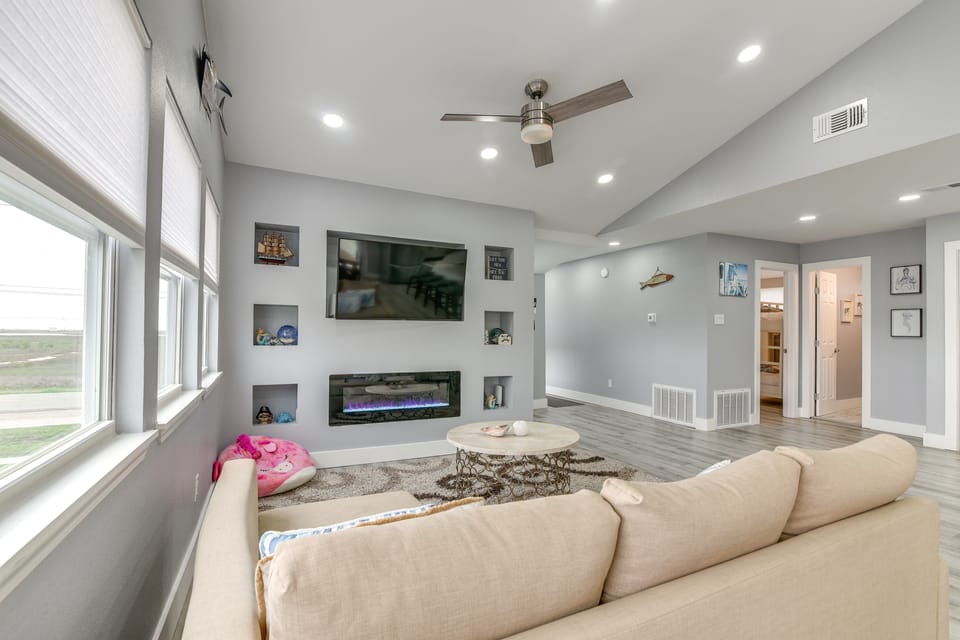 Modern Freeport Home w/ Views: Walk to Beach! House in Surfside Beach