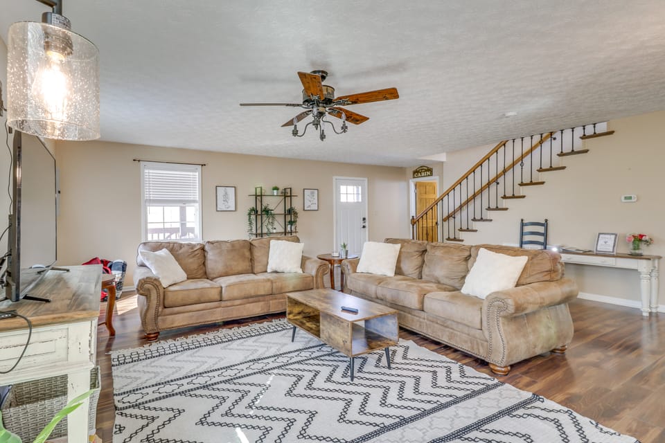 Pet-Friendly Shenandoah Cabin w/ Fire Pit & Grill! House in Shenandoah Valley