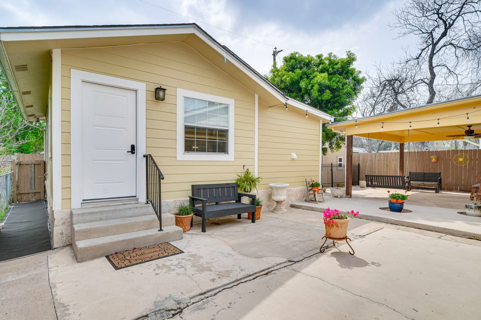 Walk to Parks & Dining! San Antonio Getaway House in San Antonio