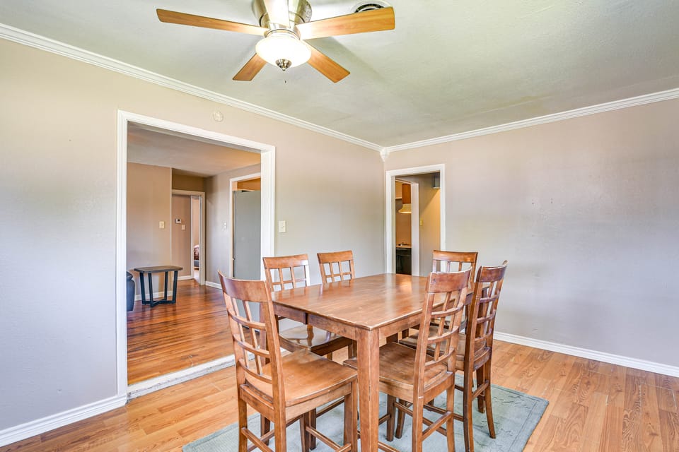 Spacious Orange Rental ~ 3 Mi to Museums & Garden! House in Texas