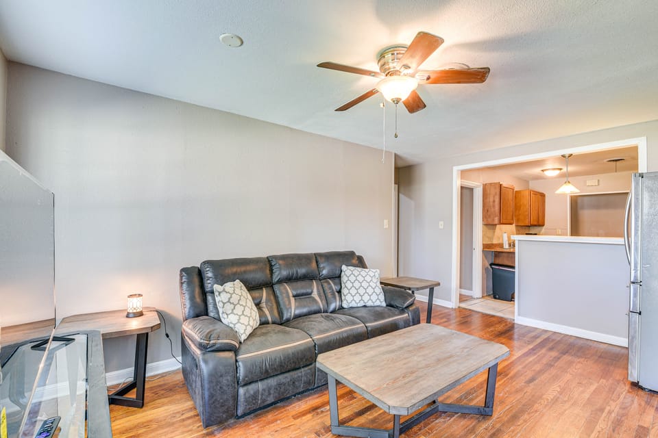 Spacious Orange Rental ~ 3 Mi to Museums & Garden! House in Texas