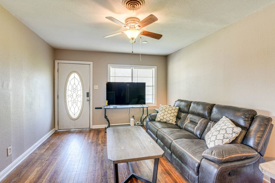 Spacious Orange Rental ~ 3 Mi to Museums & Garden! House in Texas