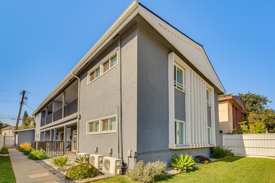 3 Mi to Santa Monica Pier! Pet-Friendly LA Apt Apartment in Mar Vista