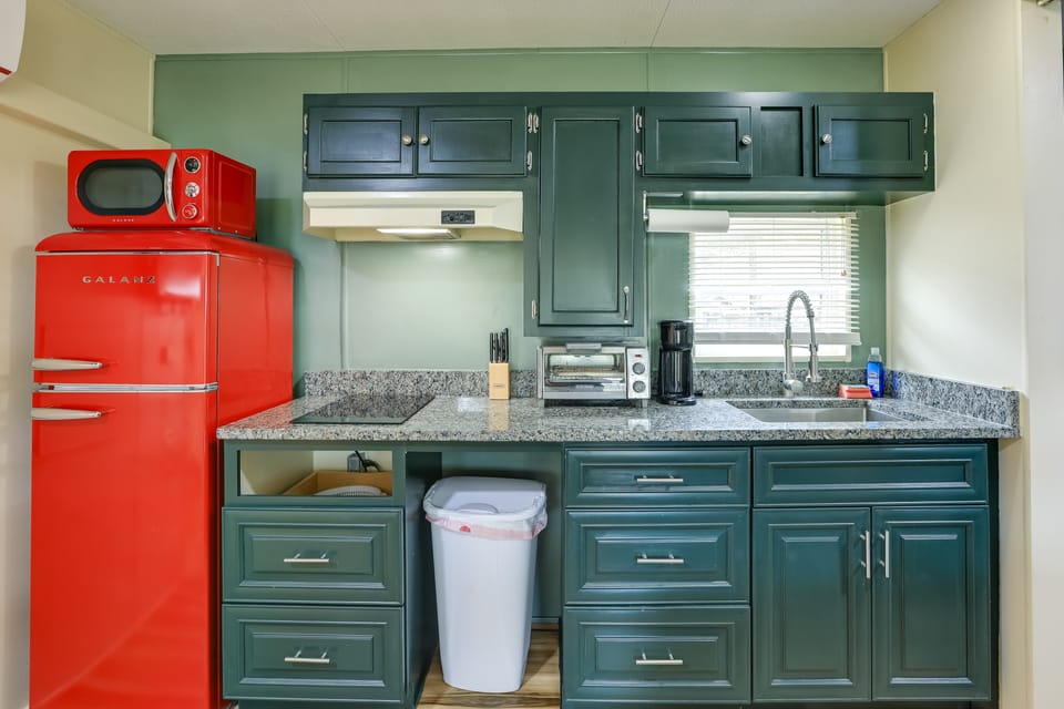 Farm Cottage Near Devil’s Den & Blue Grotto Diving House in Florida