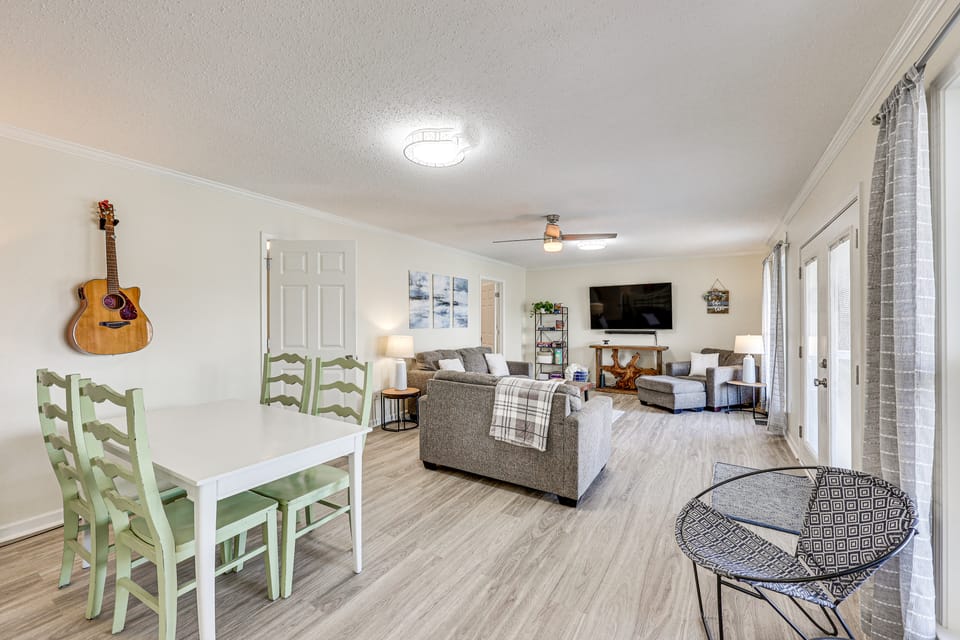 Waterfront Home on Lake Hamilton w/ Dock & 2 Decks House in Garland County