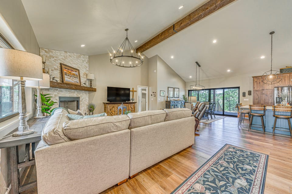 Hike, Golf, Ski & More! Spacious Ruidoso Home House in Ruidoso