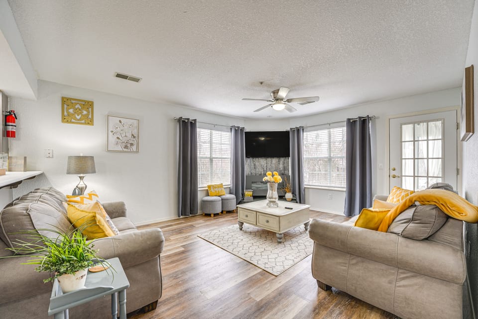 Inviting Condo w/ Pool Access, Near Branson Strip! Apartment in Branson