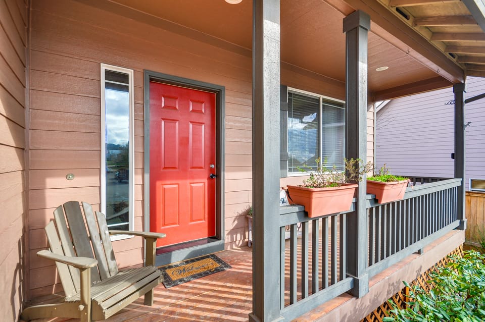 Lovely Dundee Home w/ Private Yard & Fire Pit! House in Dundee