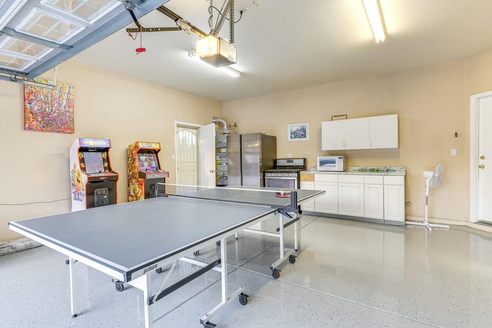 Outdoor Oasis + Hot Tub! Spacious Clovis Home House in Clovis
