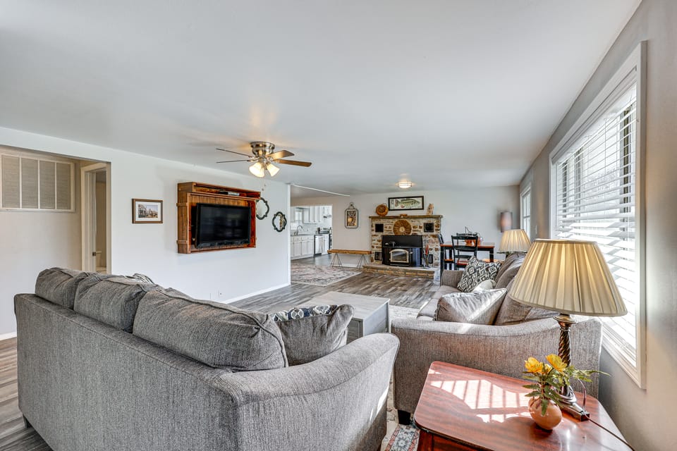 New Blaine Getaway - Walk to Lake Dardanelle! House in Arkansas
