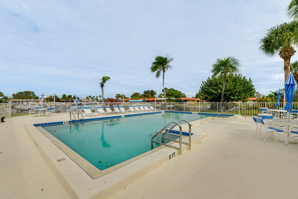 Private Boat Slip! Bradenton Condo, 3 Mi to Beach Apartment in Cortez