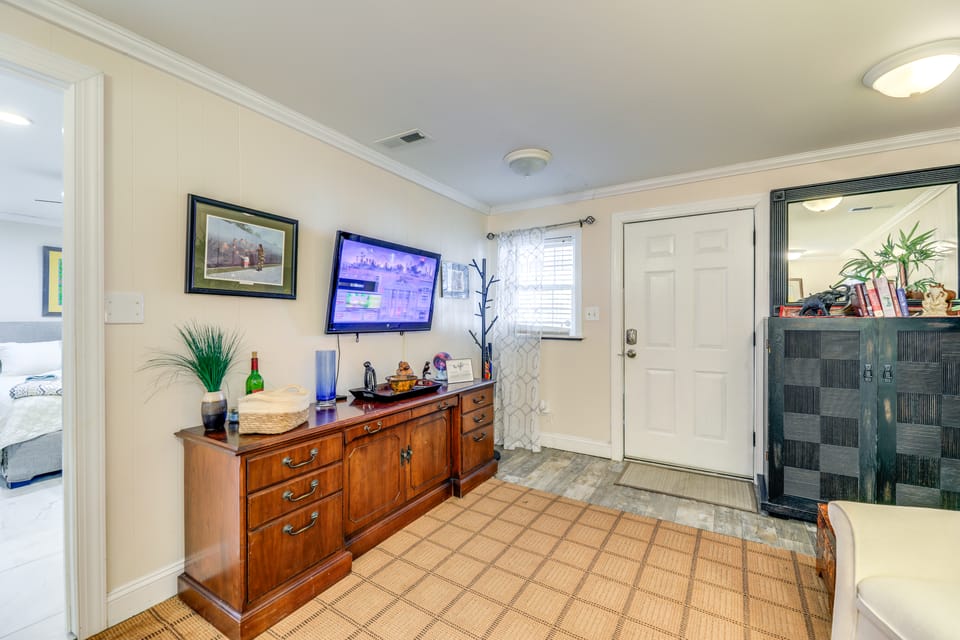 Secluded Newport Getaway w/ Fire Pit & Grill! House in North Carolina