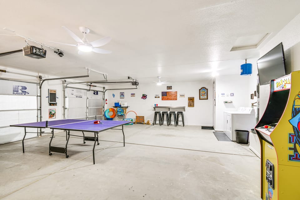 Game Room + Fire Pit : Lake Havasu Retreat! House in Lake Havasu City