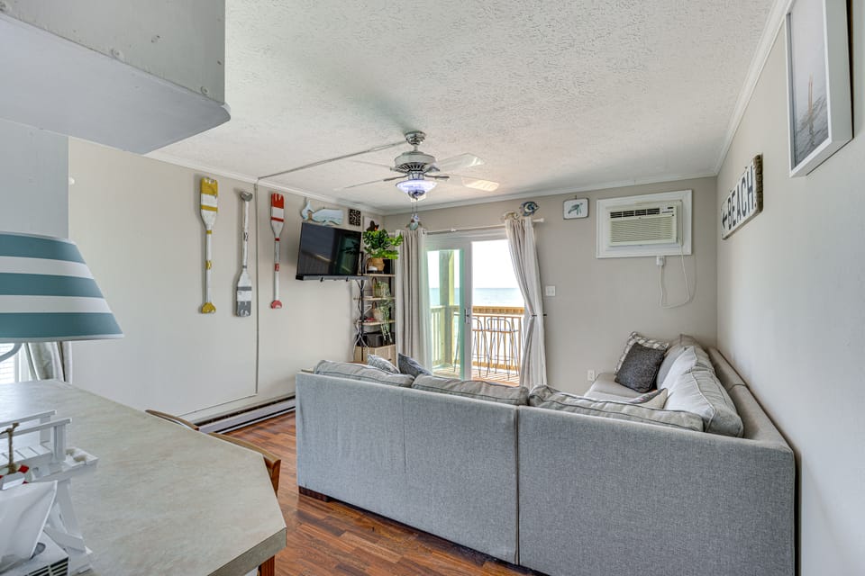 North Topsail Beach Condo w/ Ocean-View Balcony! Apartment in North Topsail Beach