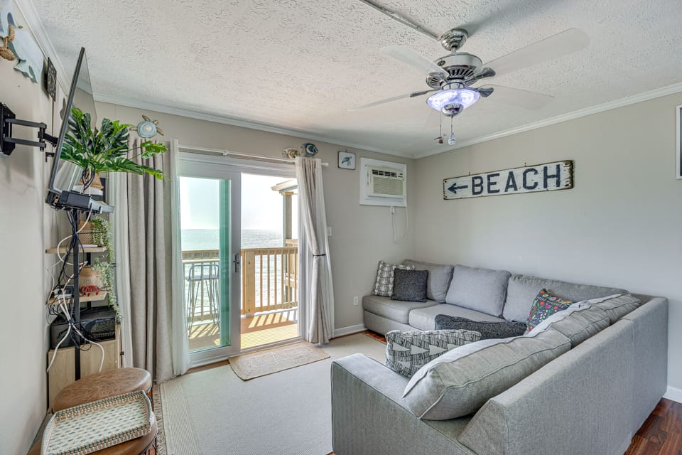 North Topsail Beach Condo w/ Ocean-View Balcony! Apartment in North Topsail Beach