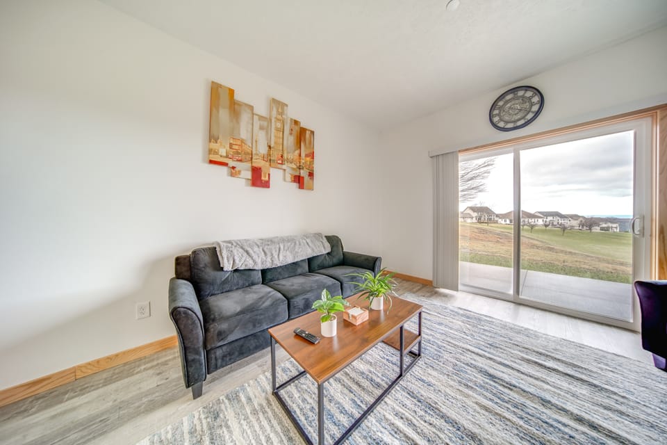 Golf Course View: Centrally Located Condo in Erie Apartment in Allegheny River