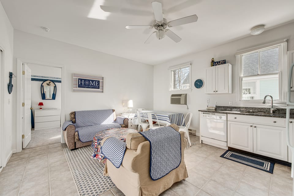 Cozy Wells Cottage w/ Pool Access: 1 Mi to Beach! Cottage in Wells