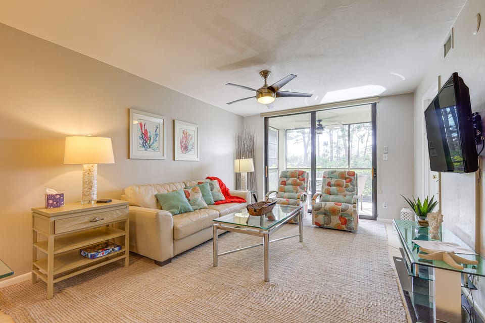 Bonita Springs Escape w/ Community Pool + Hot Tub! Apartment in Bonita Springs