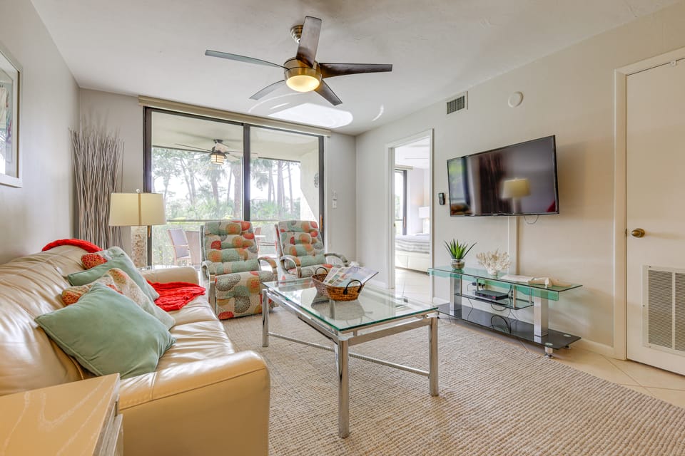 Bonita Springs Escape w/ Community Pool + Hot Tub! Apartment in Bonita Springs