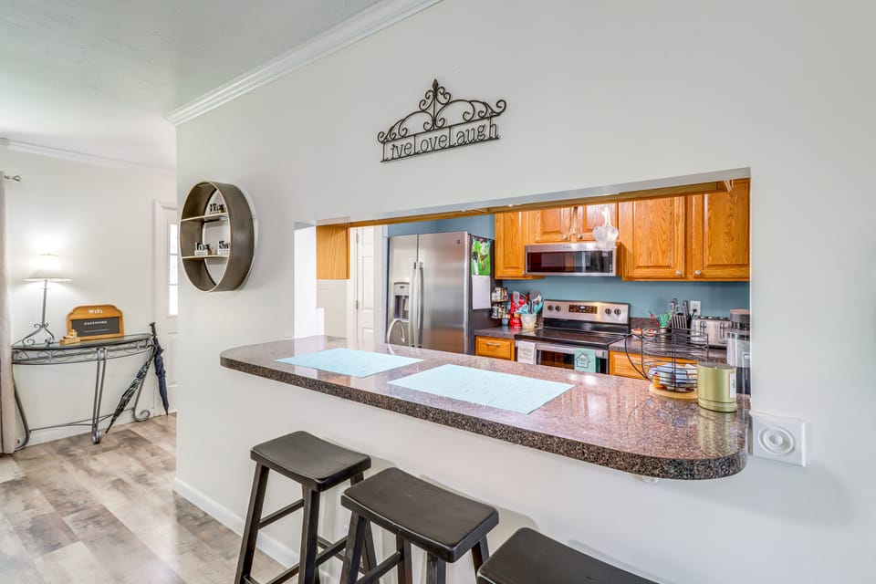 Fairfield Bay Home On Golf Course w/ Fenced Yard! House in Fairfield Bay