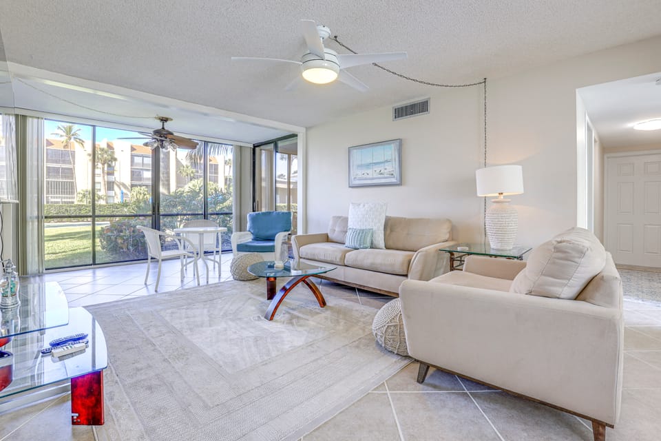 Comfortable Jensen Beach Condo w/ Pool View! Apartment in Hutchinson Island