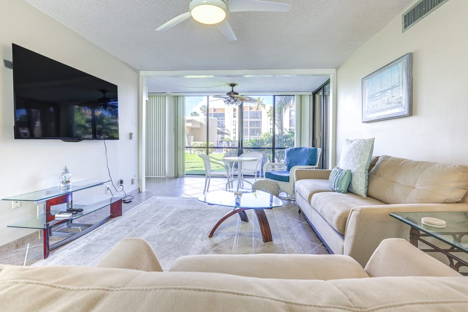 Comfortable Jensen Beach Condo w/ Pool View! Apartment in Hutchinson Island