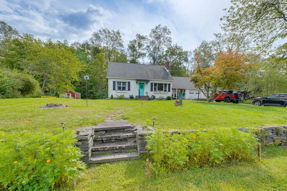 Saugerties Farmhouse: Sauna & Countryside Views House in Capital District, NY, USA
