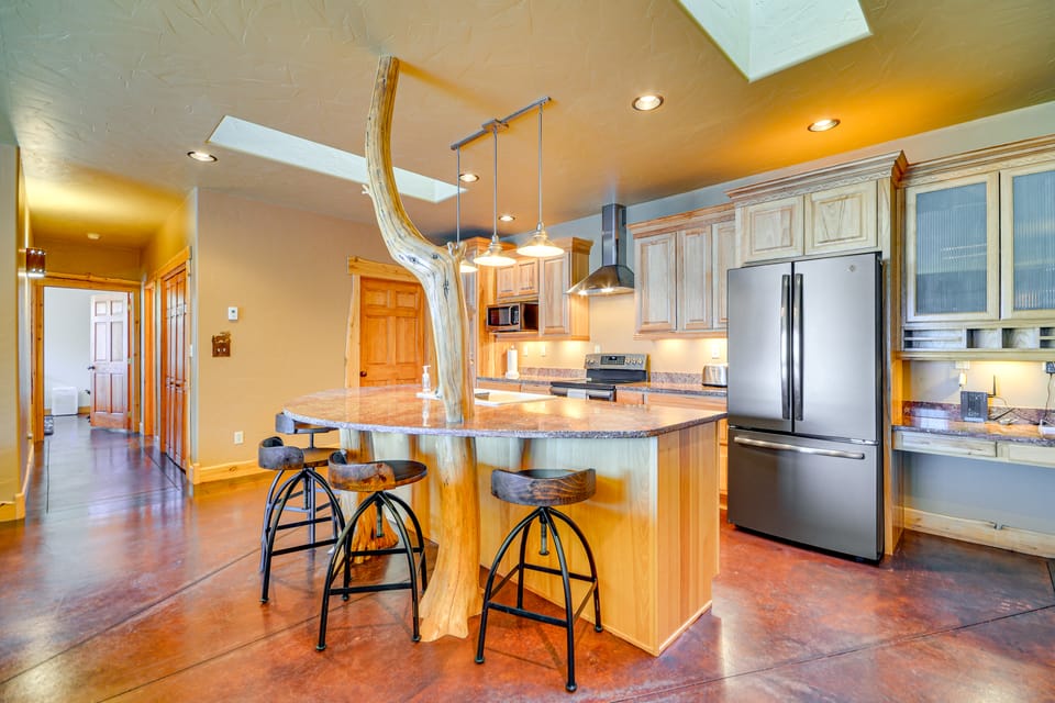 Remote Mountainside Cabin By Stillwater River House in Montana