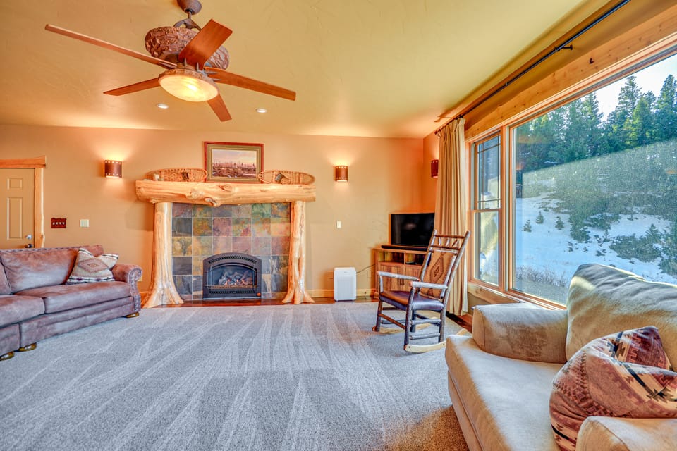 Remote Mountainside Cabin By Stillwater River House in Montana