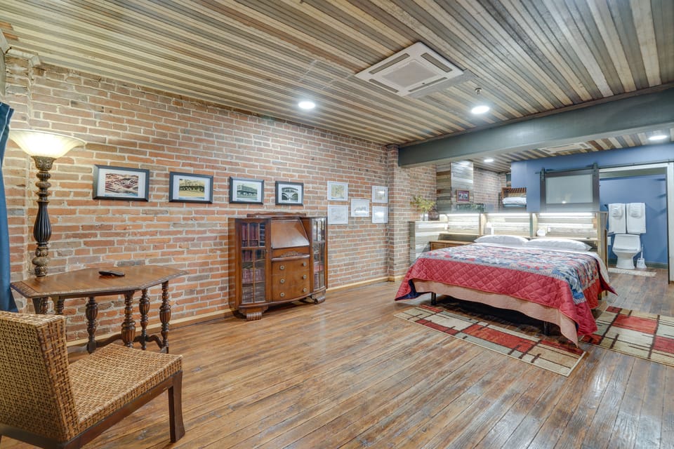 Historic Texarkana Studio Rental: Walk to Downtown Apartment in Texarkana