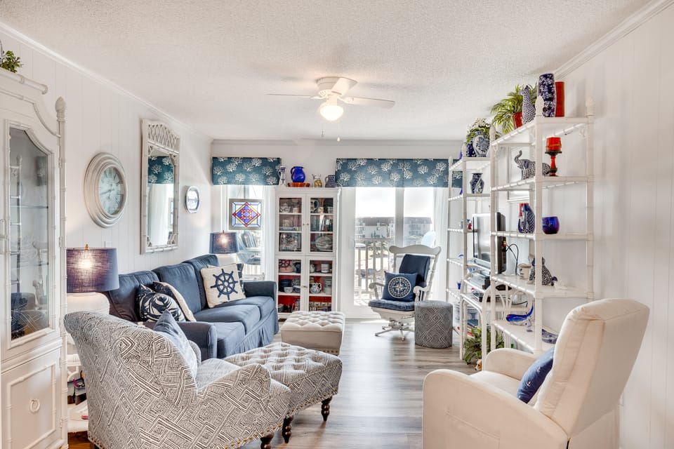 Atlantic Beach Condo w/ Balcony & Beach Access! Apartment in Atlantic Beach