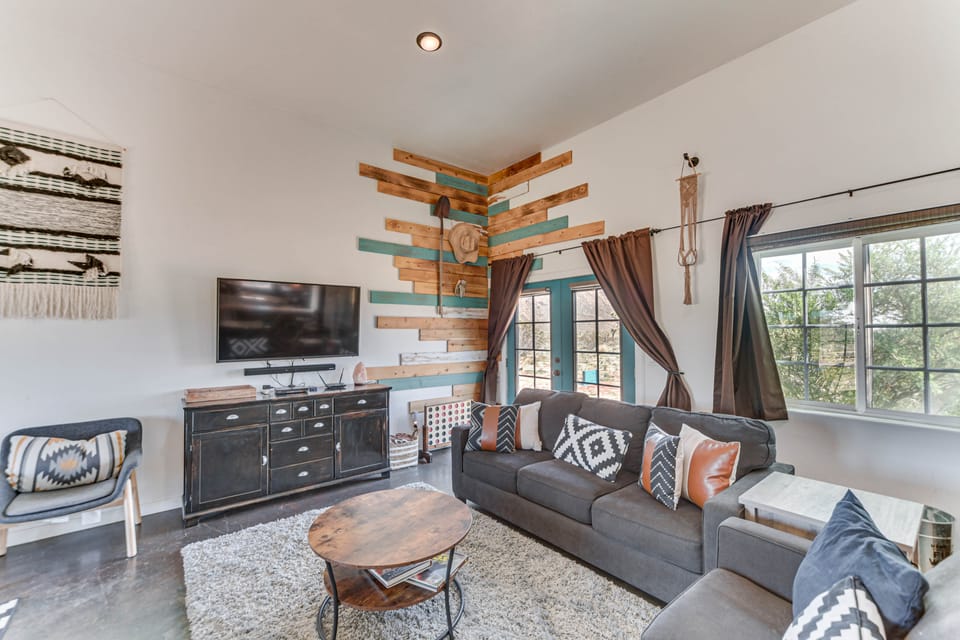 Quiet Oasis w/ Hot Tub: 21 Mi to Joshua Tree! House in Southern California