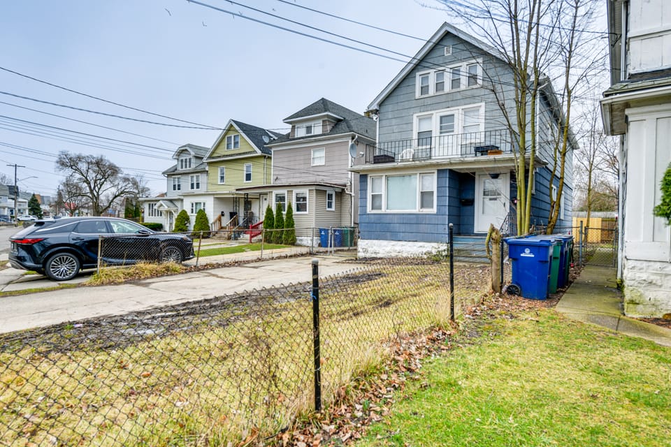 6 Mi to Dtwn Attractions: Buffalo Apartment! Apartment in Grand Island