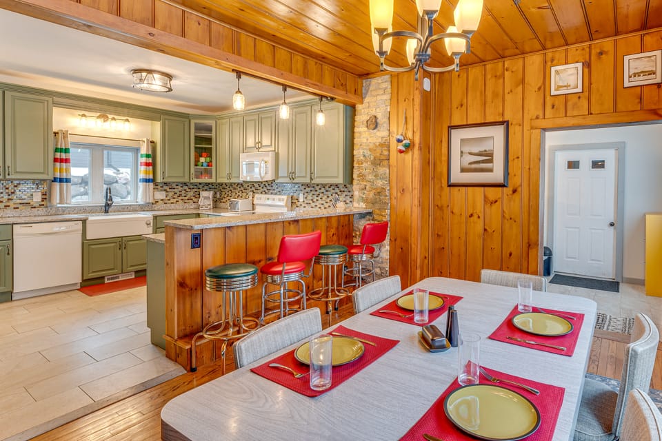 Lakefront Getaway w/ Several Extra Amenities House in Madison