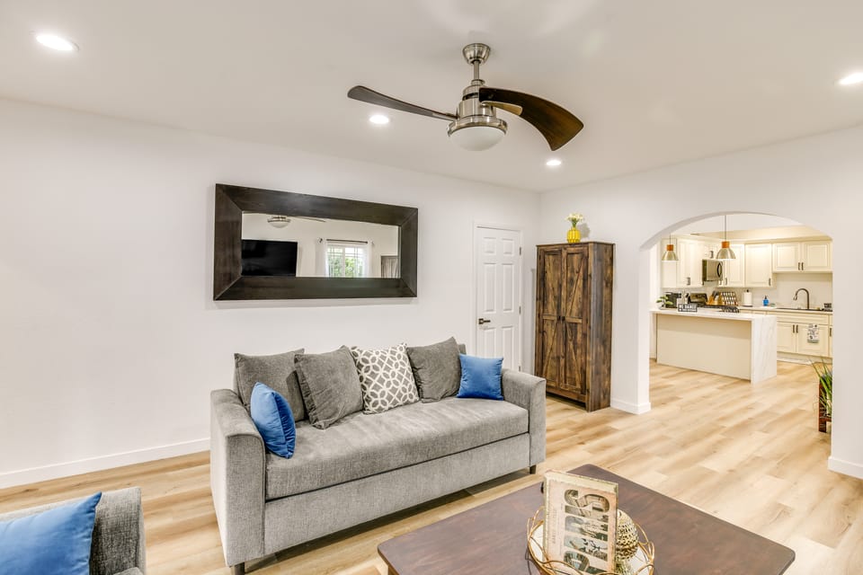 7 Mi to Dtwn! Modern Retreat in East Los Angeles Apartment in Commerce